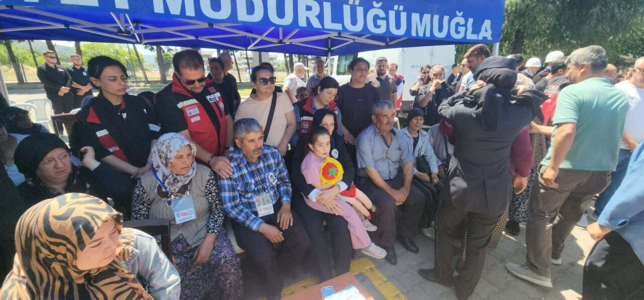 Muğla Şehidini Gözyaşlarıyla Uğurladı: 17 Günlük Bebeği Yetim Kaldı 7